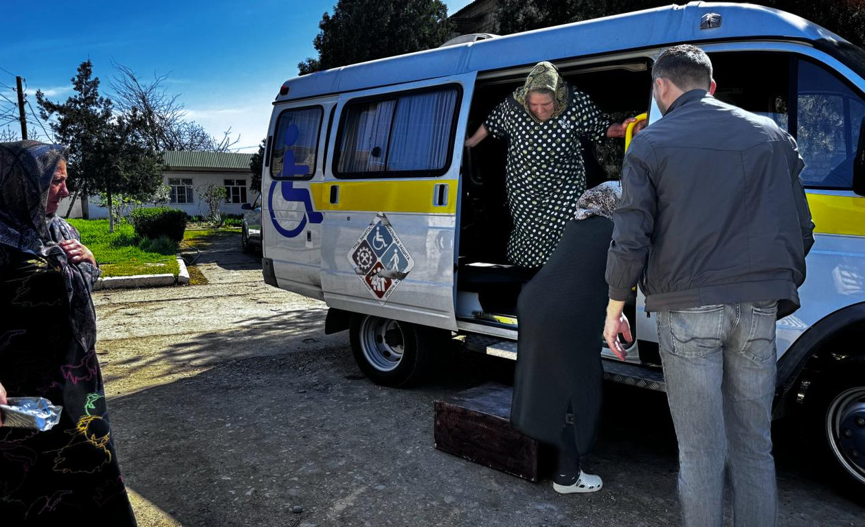 Мобильная бригада продолжает реализацию регионального проекта "Cтаршее поколение".